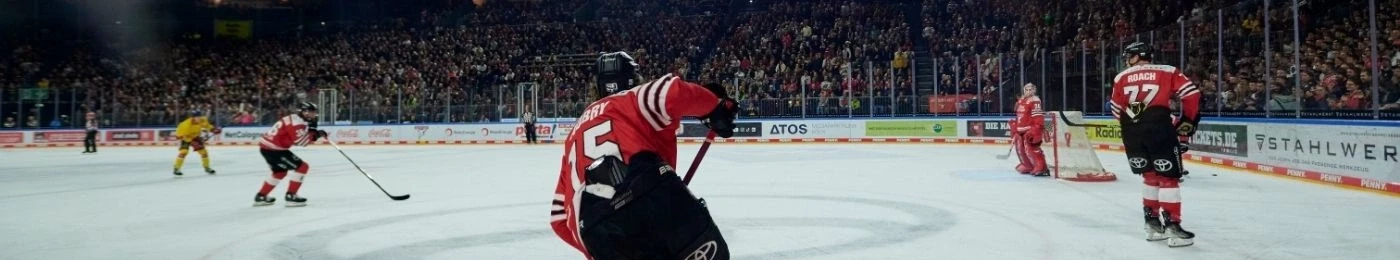 Kölner Haie speler in actie